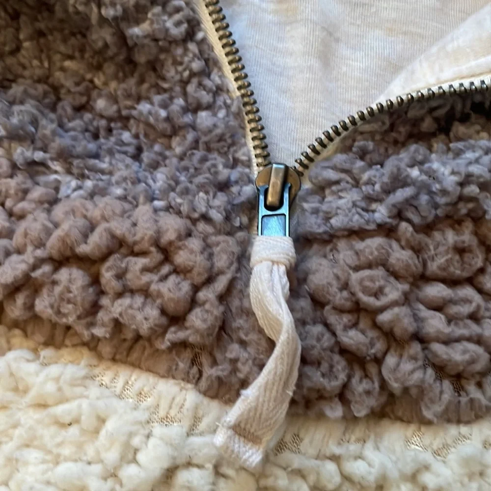 Thread & Supply 1/4 Zip Sherpa Jacket, Size L - Picture 4 of 11